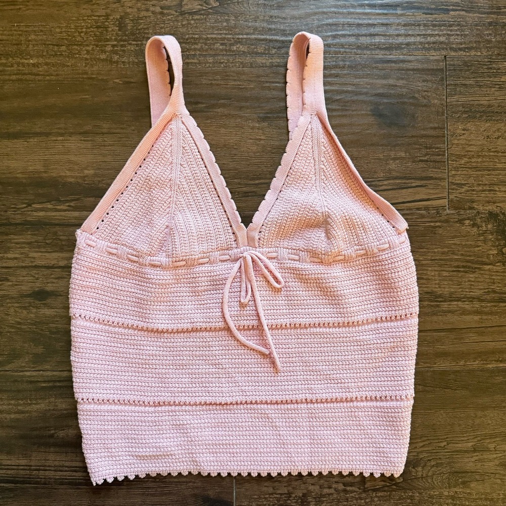 Beverly and Beck Knit Crop Top Small Crochet Cami Pink V-Neck Scallop Boho